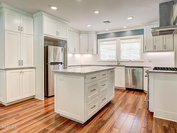 5th image of 920 W Saint Mary Blvd