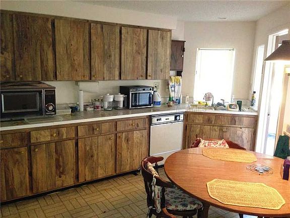 3rd image of 1038 Darby Dr