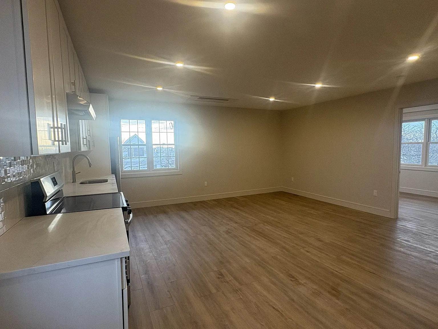 3 bed, 1200 sqft, $3,800 — Photo 3
