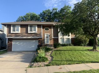 16319 Weir St, Omaha, NE 68135