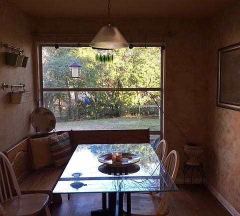 3rd image of 410 Meadowcrest Cir