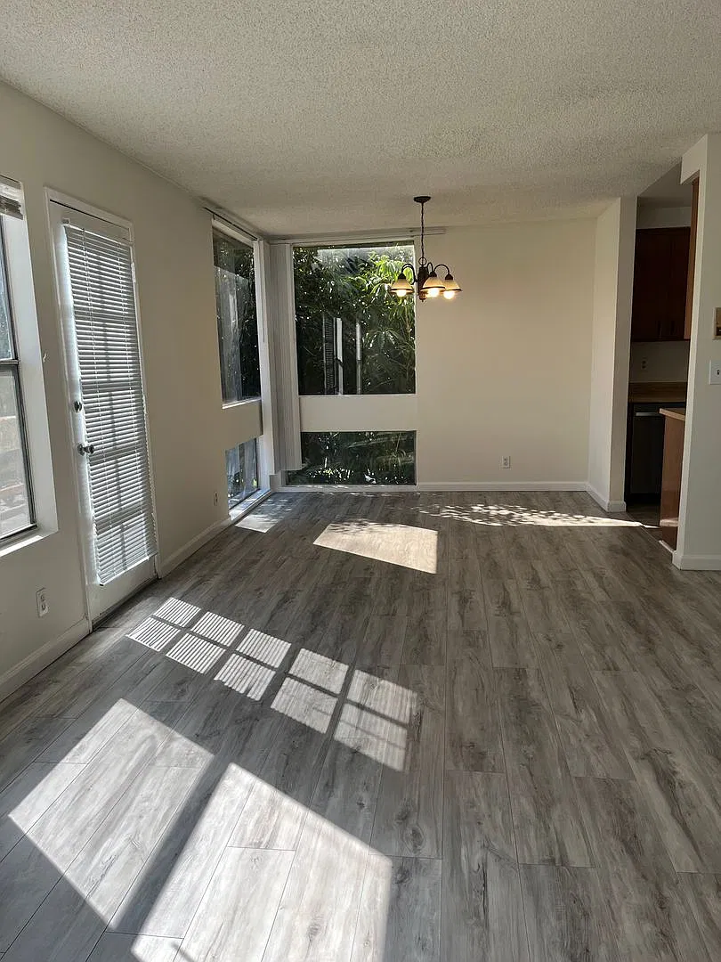 4248 Whitsett Avenue — Photo 4