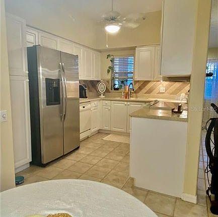 Kitchen showing table area