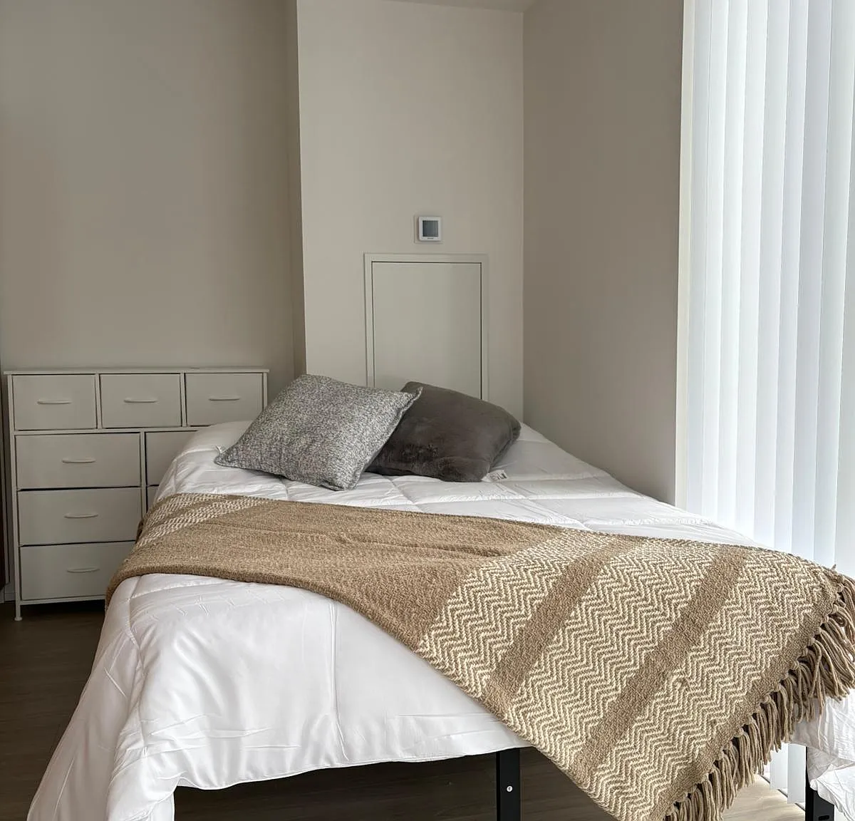 4 bed, $1,200 — Photo 3