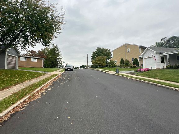 4th image of 10 S 12th St