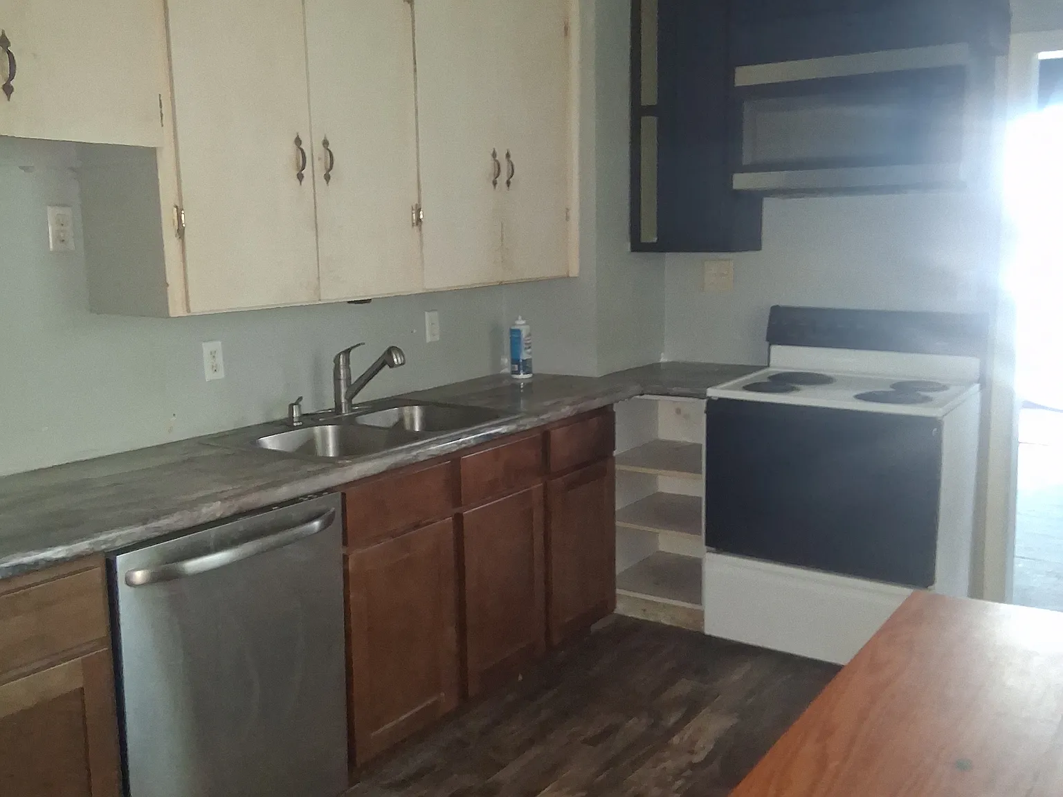 1562 Marshall St — Photo 4