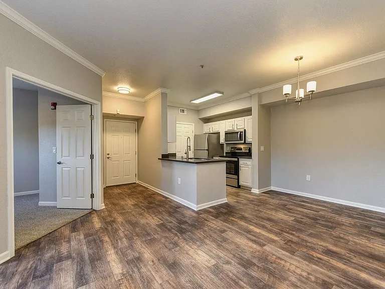 River Oaks Apartment Homes — Photo 4