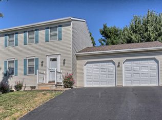 9 Greenleaf Ln, Elizabethtown, PA 17022