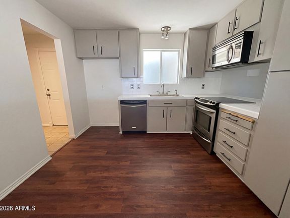 2nd image of 3615 W AUGUSTA Avenue
