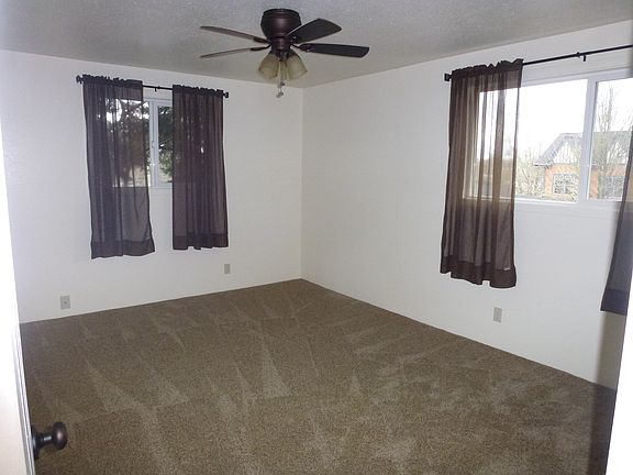 2 X-large beds upstairs