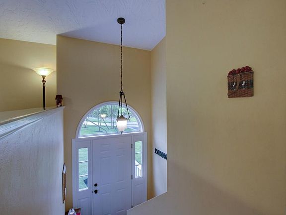4th image of 1200 Foxhill Dr