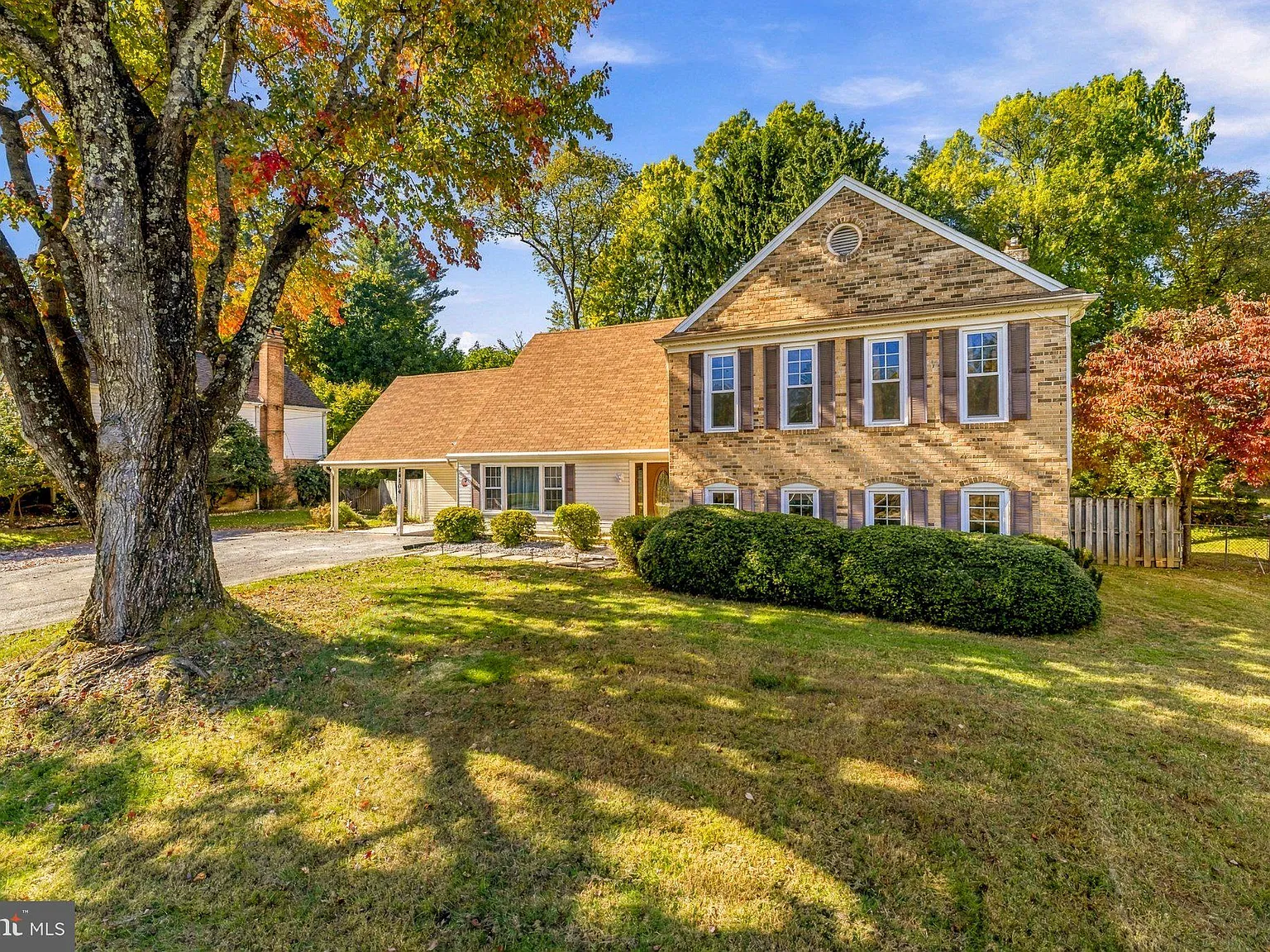 4 bed, 2.5 bath, 2432 sqft, $4,300 — Photo 1