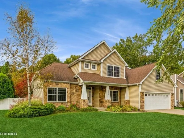 5984 Longhorn Trl, Stevensville, MI 49127