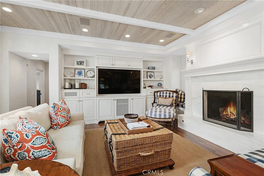 4 bed, 3.5 bath, 3643 sqft, $25,000 — Photo 4