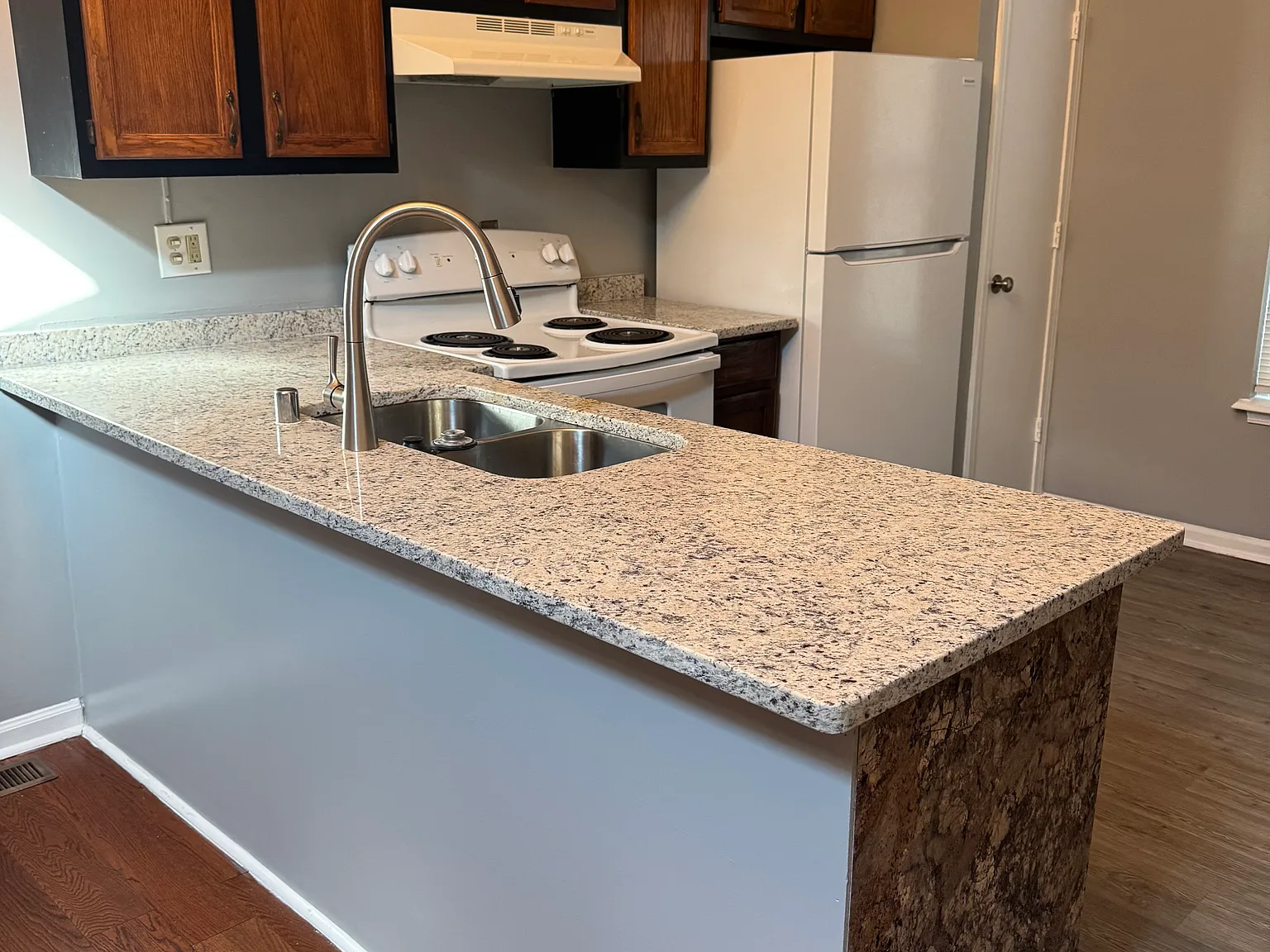 2 bed, 1044 sqft, $1,400 — Photo 4