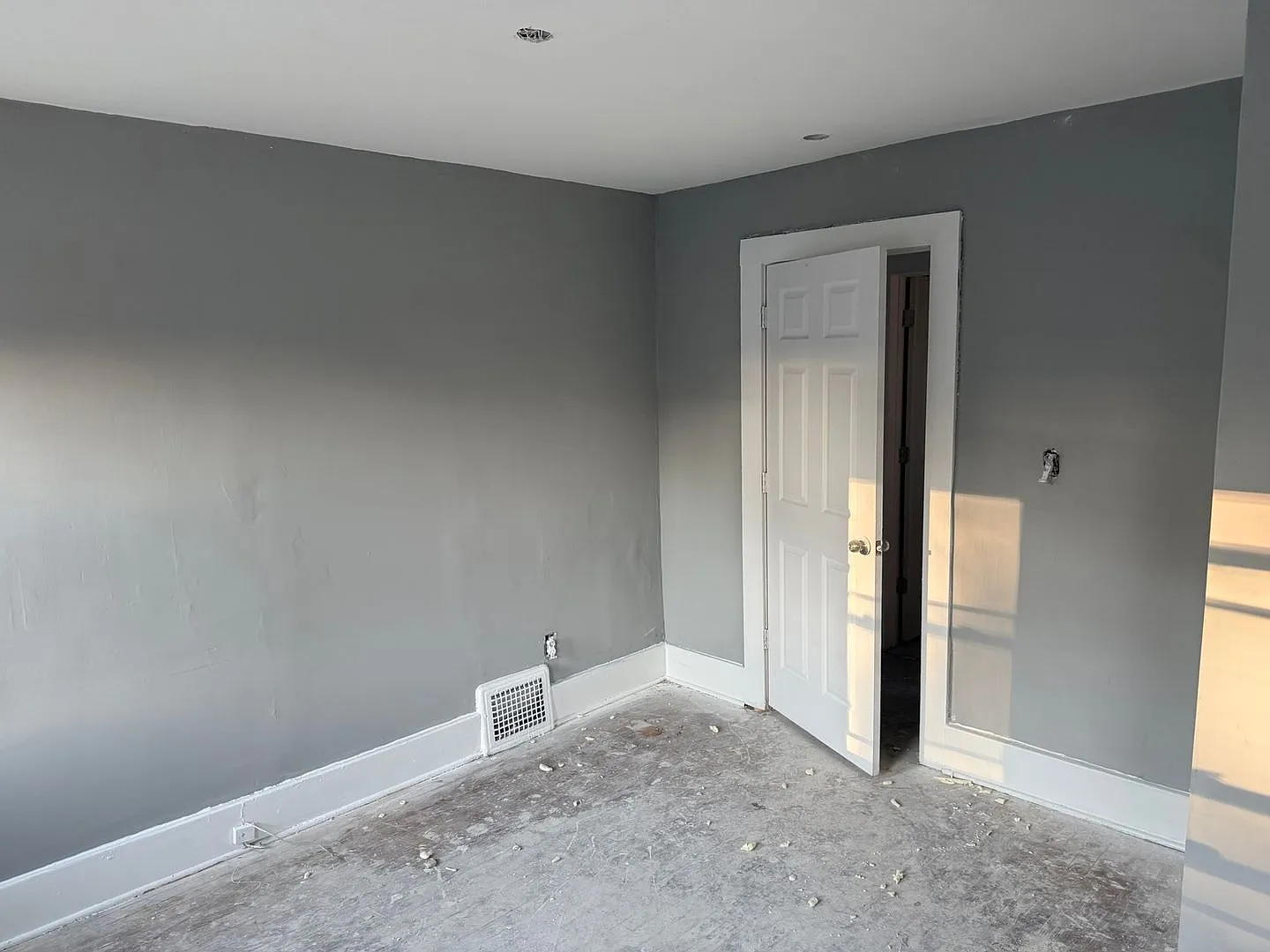 3 bedroom Remodeled Detroit Home — Photo 2