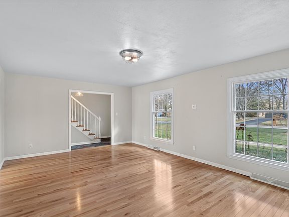 4th image of 4370 Grayson Dr
