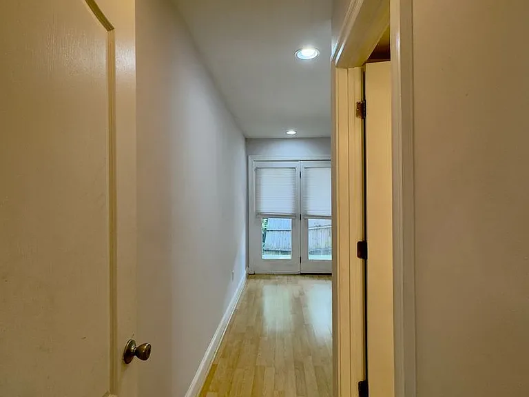 701 S Rose St — Photo 4