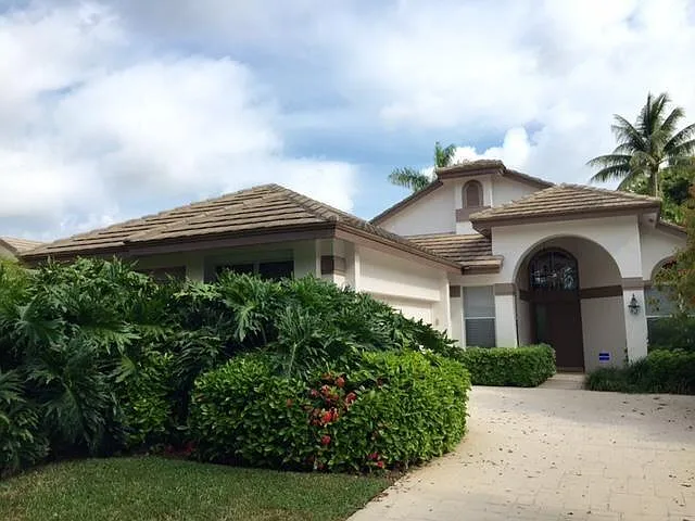 5463 NW 20th Ave — Photo 1
