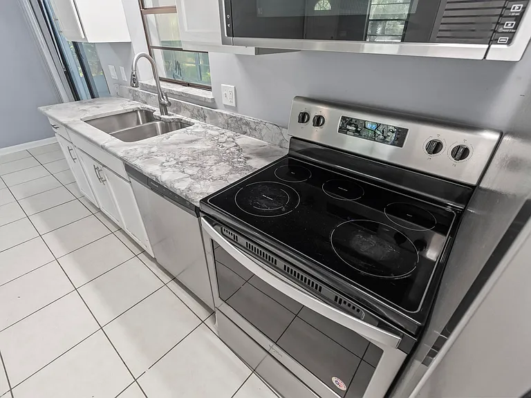 1205 S Flagler Ave — Photo 17