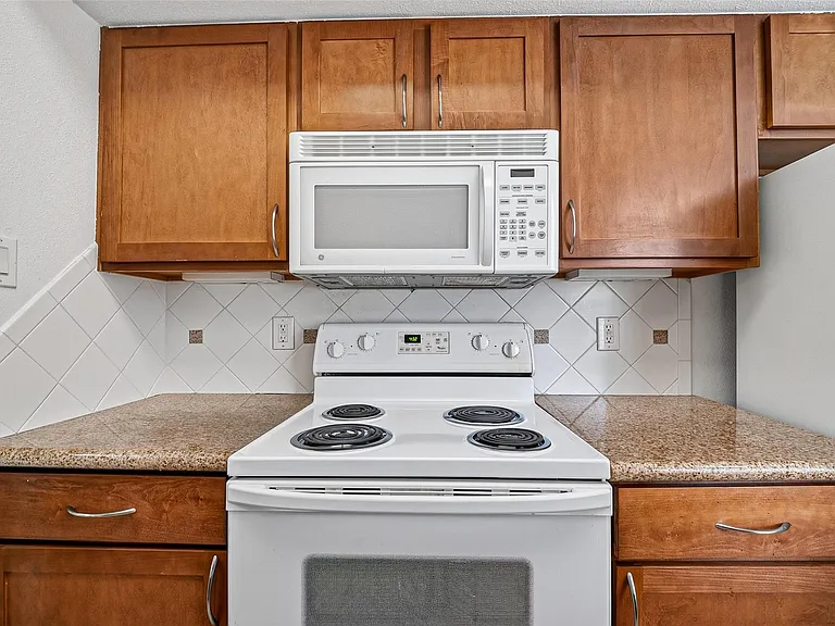 2700 Revere St #112 — Photo 18