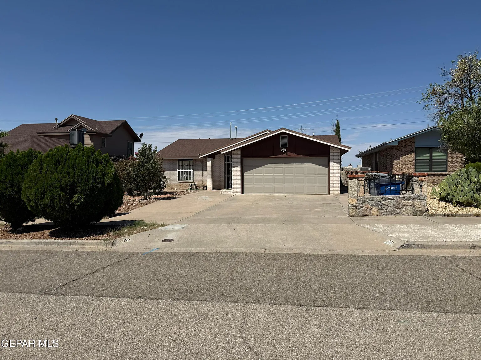 3 bed, 3.0 bath, 1437 sqft, $1,800 — Photo 2