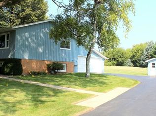 7708 Camellia Ct, Wonder Lake, IL 60097