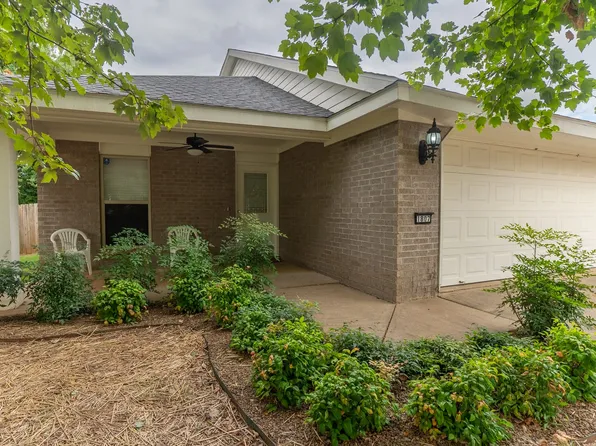 1807 N Pointer Ln, Fayetteville, AR 72701