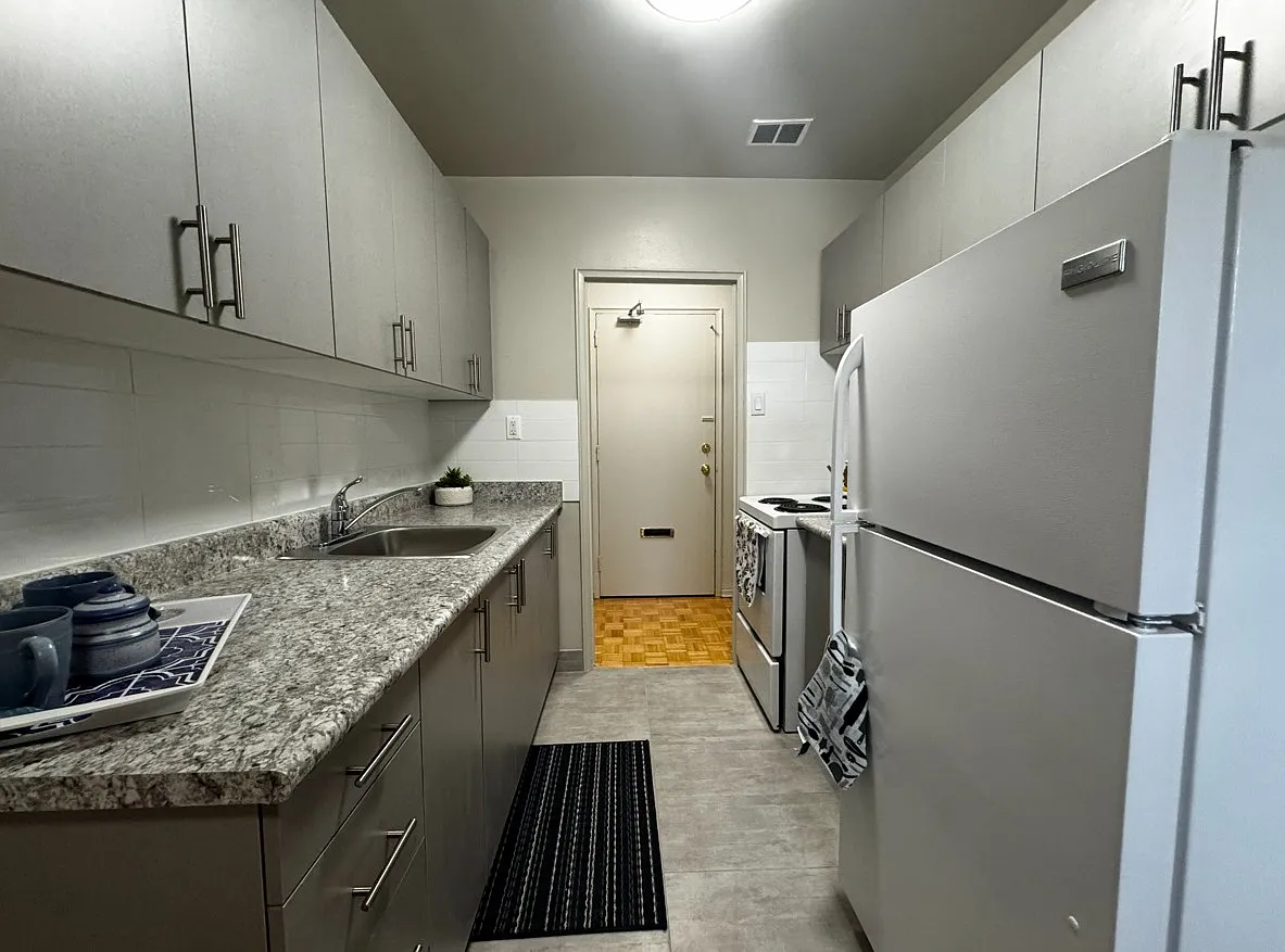 52 Park Street East — Photo 2
