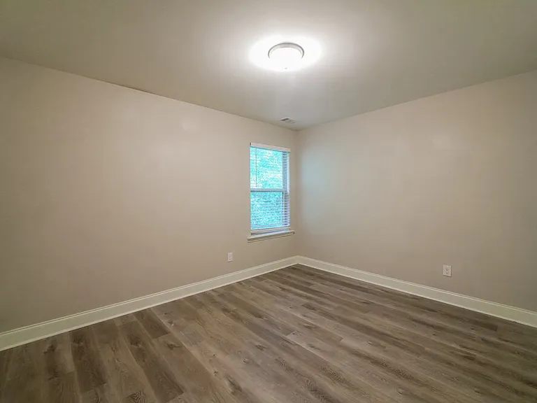313 Kenmore Ct — Photo 15