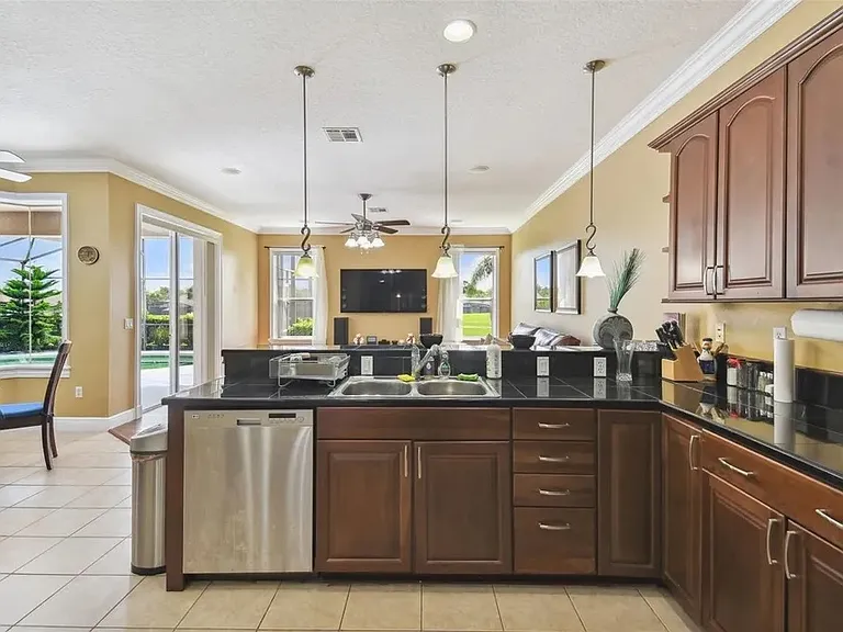 13508 Fox Glove St — Photo 6