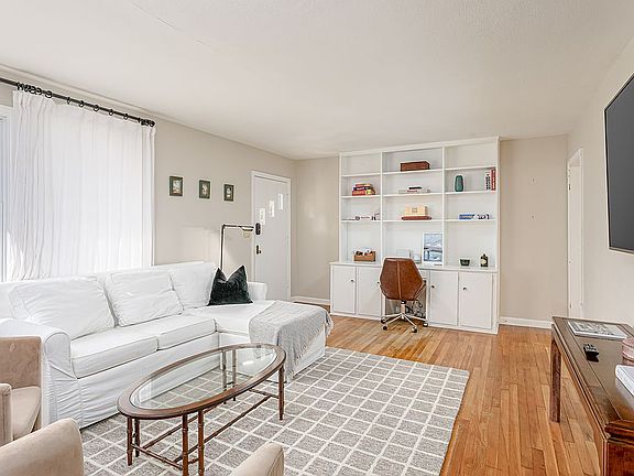 5th image of 2950 Magnolia Ave