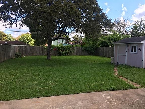 4th image of 239 Acacia St