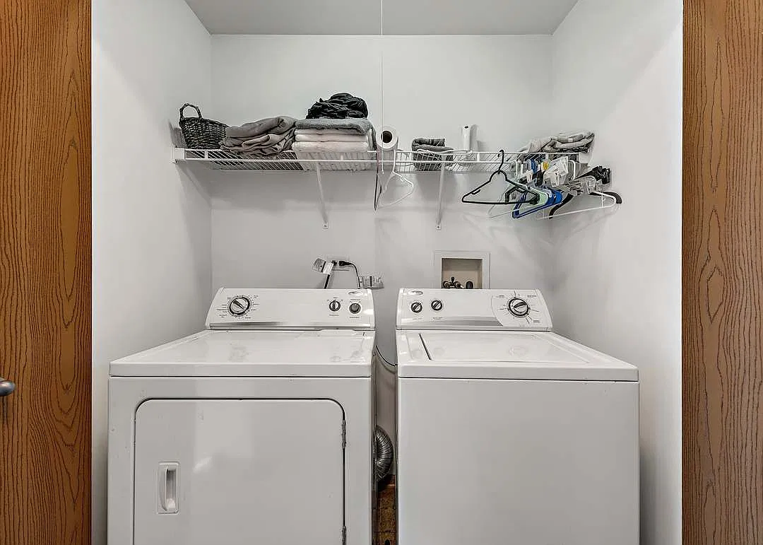 3 bed, 2.5 bath, 1592 sqft, $2,700 — Photo 2