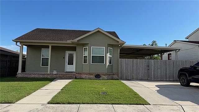 1st image of 5181 Woodcrest Dr