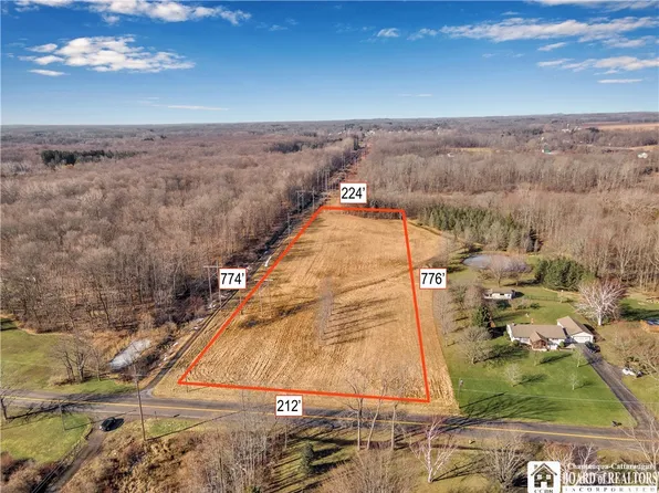 8668 Hopkins Rd, Batavia, NY 14020