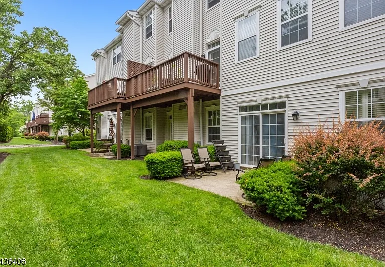 28 Devonshire Dr — Photo 8