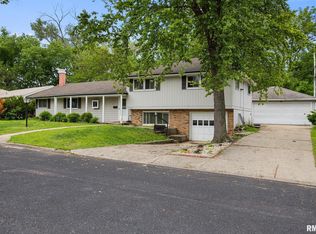 4004 N Brookridge Pl, Peoria, IL 61614