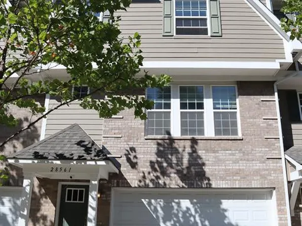 28561 Melanie Ln, Novi, MI 48377
