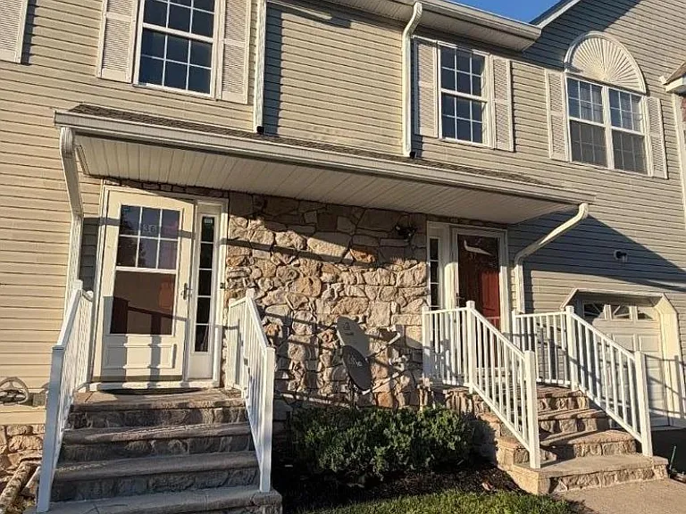 37 Mindy Dr — Photo 1