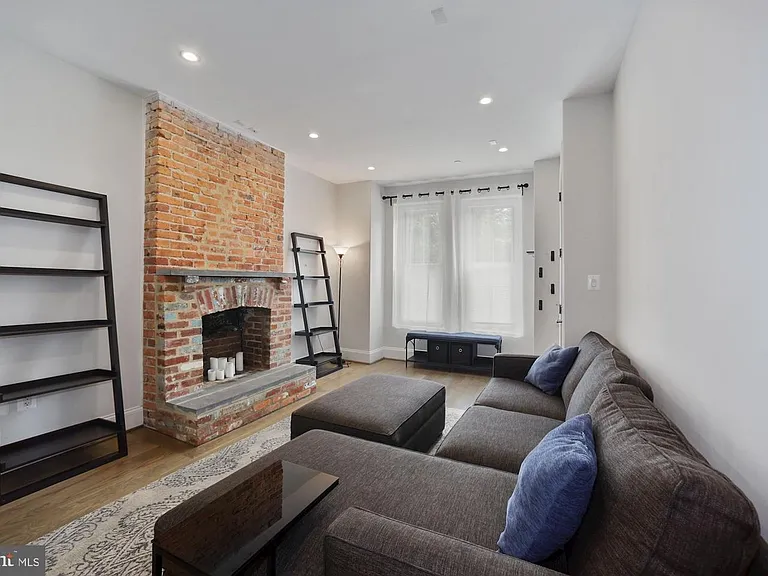 2298 Champlain St NW #B — Photo 5