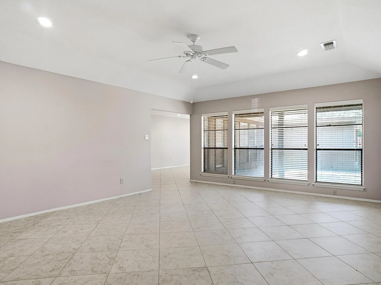 2 bed, 1764 sqft, $2,200 — Photo 3