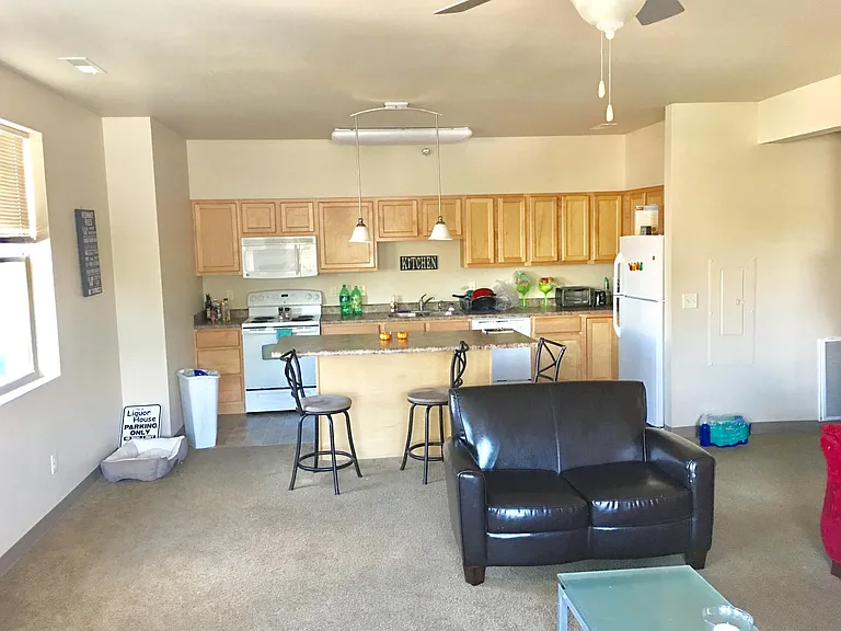 603 S Dubuque St #12 — Photo 2