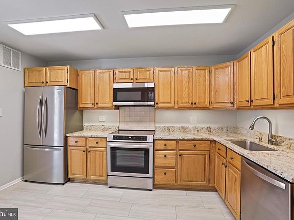 4th image of 1644 Wainwright Dr