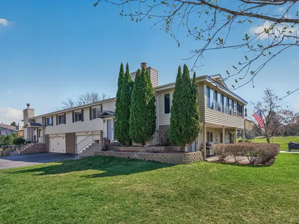 5207 Beachside Dr, Minnetonka, MN 55343