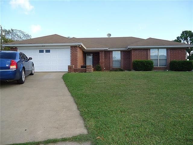 1st image of 213 Marie Ct