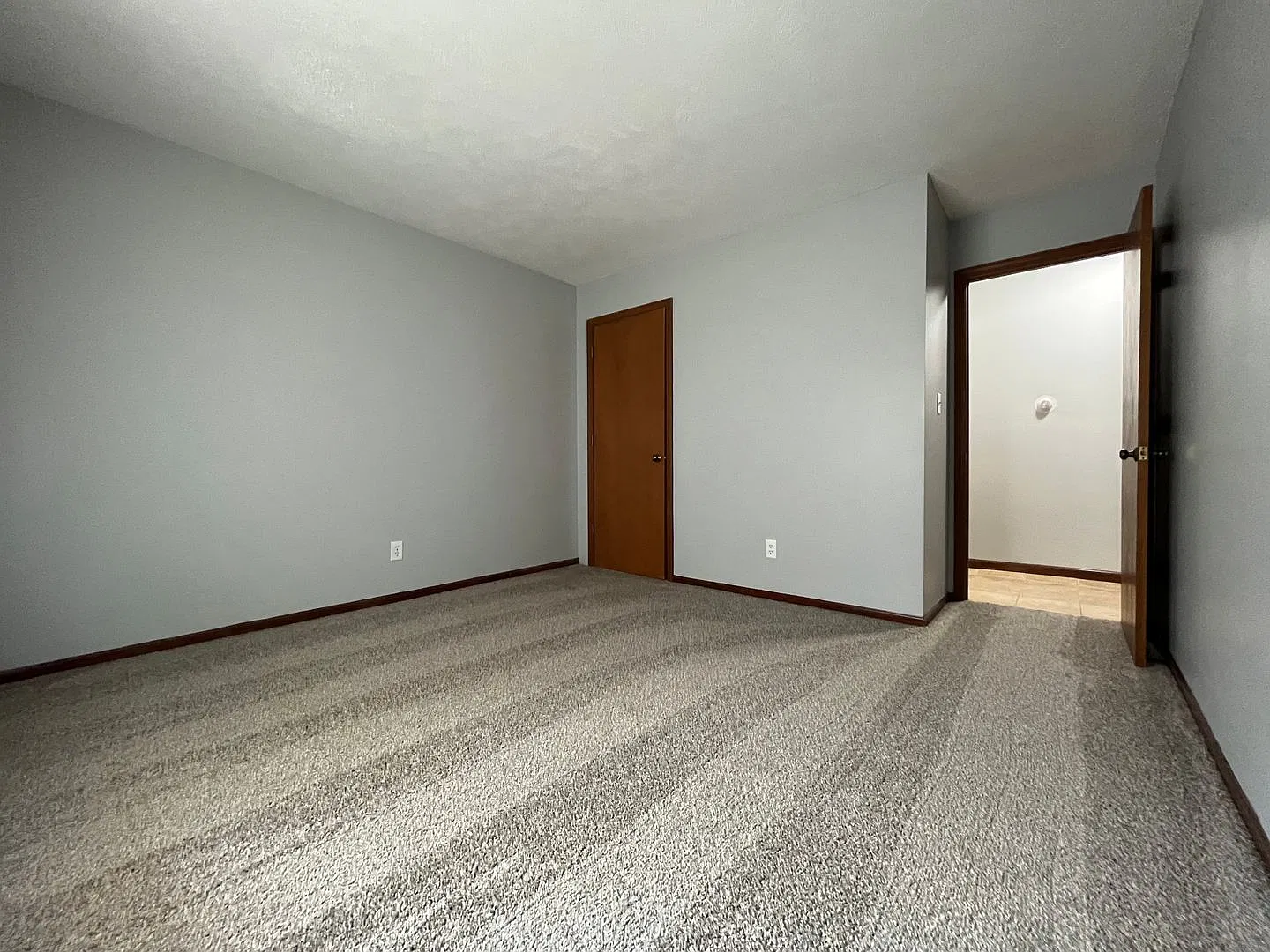 Warsaw - 2 Bedroom — Photo 2