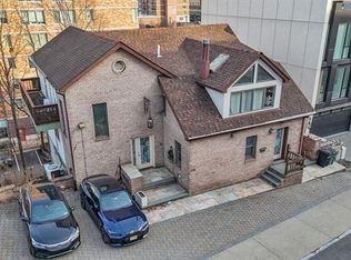 228 Gorge Rd, Edgewater, NJ 07020
