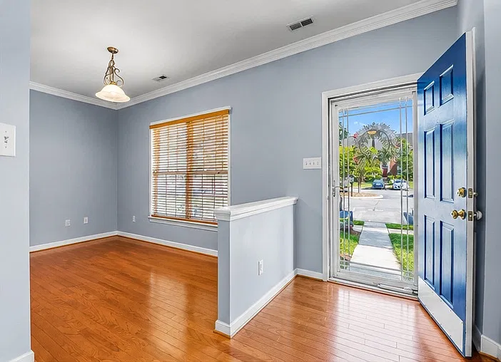 3 bed, 2.5 bath, 1584 sqft, $2,450 — Photo 4