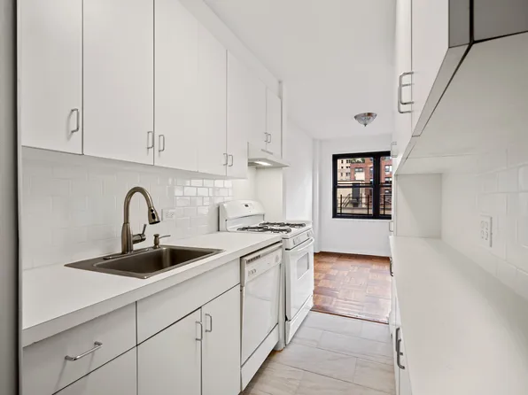 347 East 53rd Street image 3 of 15